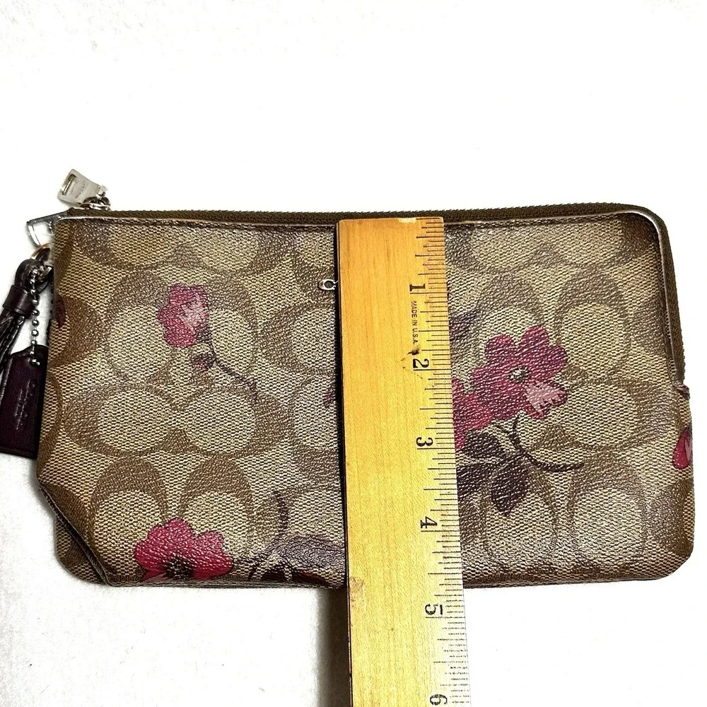 Coach Signature Double Corner Zip 8
